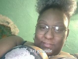 Ari_grande