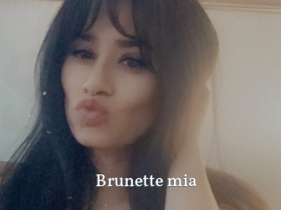 Brunette_mia