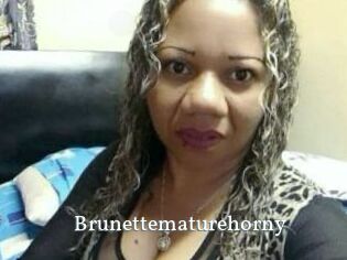 Brunettematurehorny