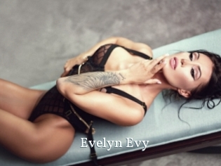 Evelyn_Evy