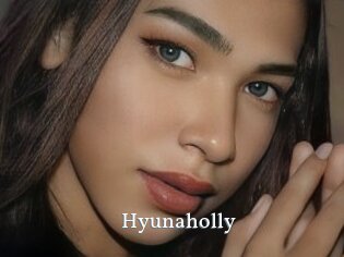 Hyunaholly