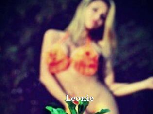 Leonie SexyIdol