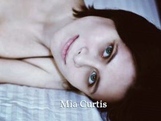 Mia_Curtis