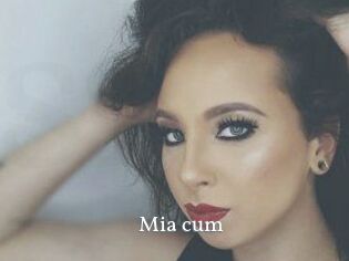Mia_cum