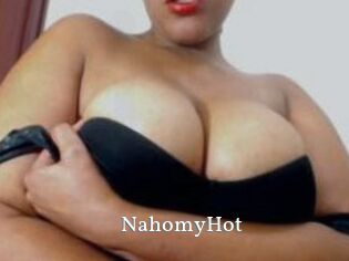 NahomyHot