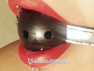Sassandtitties