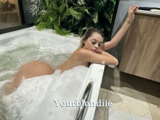Yourblondiie